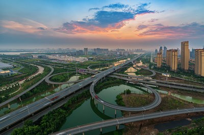 二级建造师报考者必须在一年内通过考试吗？